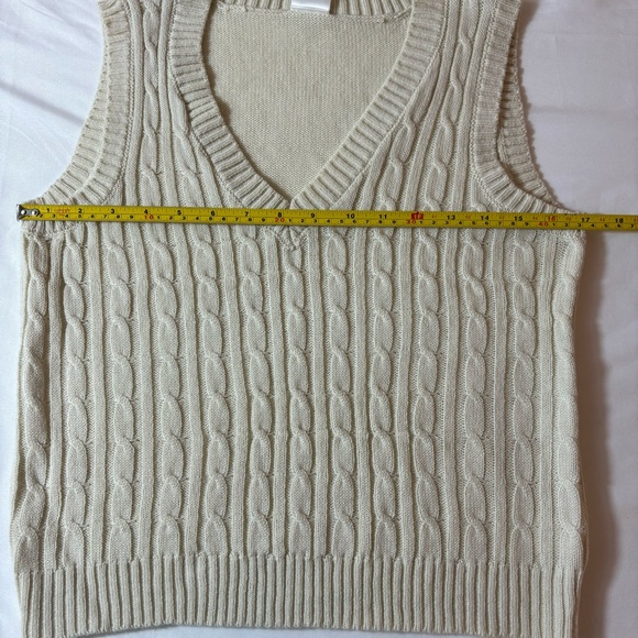 Belle du Jour Sweater Vest Cable Knit Sleeveless V-Neck White Size Medium - Picture 7 of 9